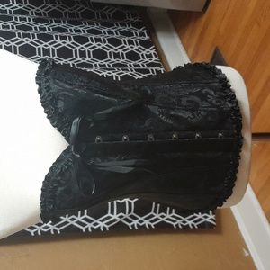 Black ruffled top jacquard corset